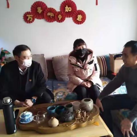 振兴街街道平安办联合派出所和社区居委会走访慰问ZDR