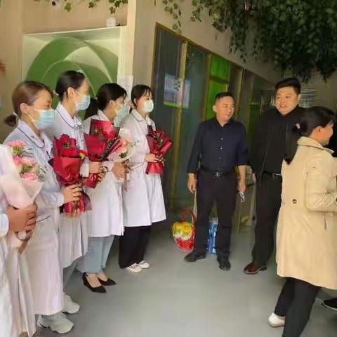 情暖“疫”线 感恩有你|兴隆街道主要领导慰问红叶林疫苗接种点医护人员