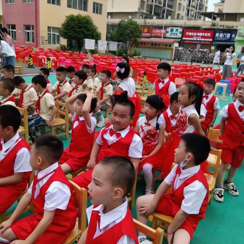 童心向党，中国么么哒——红莲湖中心幼儿园大二班