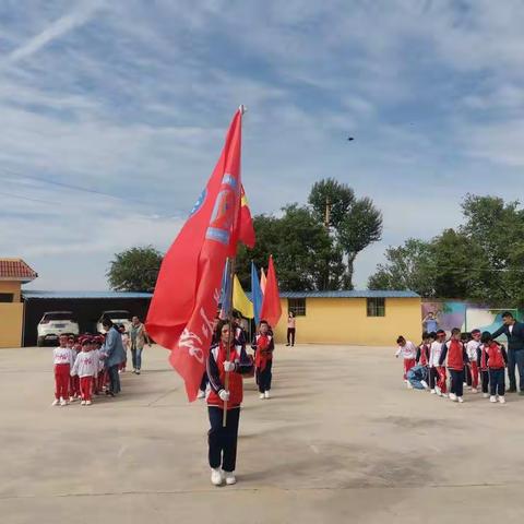 陇西县菜子镇塄岸小学“红领巾心向党”，新队员入队仪式和欢庆“六一”活动