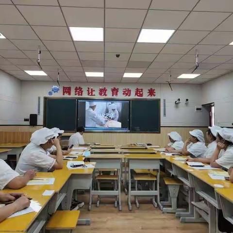 三合小学全体教职工欢迎新同学