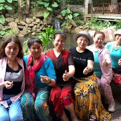游七仙岭“鸟巢温泉” 泡着挂在树梢的温泉，放眼雨林美景、观看孔雀开屏，吸收着大自然氧吧、这不就是人间天堂吗？