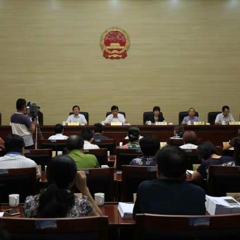 区十七届人大常委会举行第四次会议