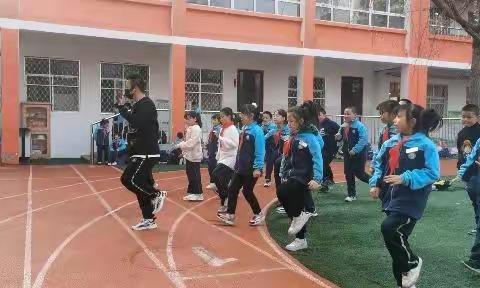 曳步舞走进南关小学！为我们祖国的花朵身心健康出一份力！！！！！