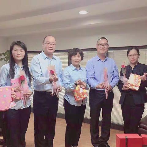 祖庙支行欢庆三八女神节送温暖行动