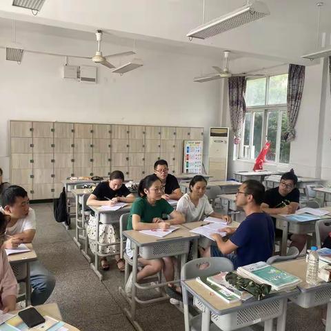 相约八月 用心浇灌  静待花开 芬芳自来——记地理组第一次会议