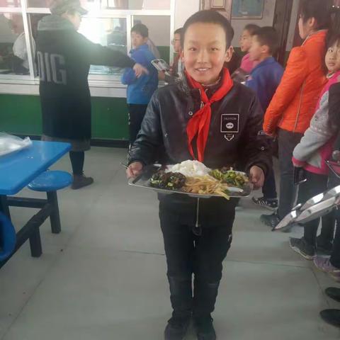 优化供餐模式   落实惠民政策