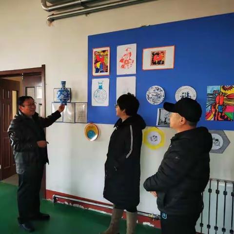 牙克石市美术教研员深入免渡河小学指导工作