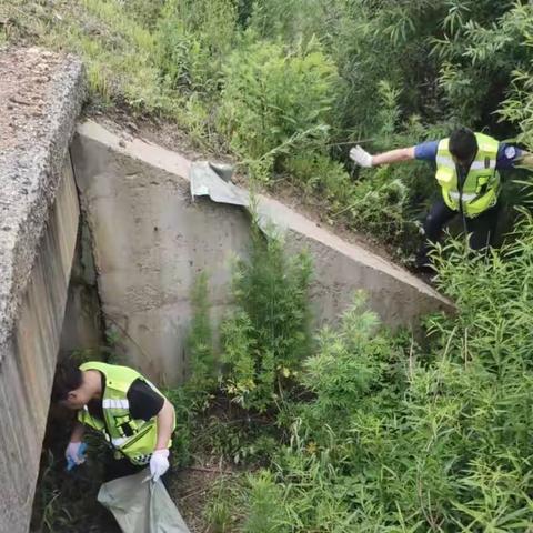 桥跨松花江，路尾长白山，车行百里路，步走川河间