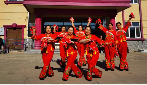 巾帼心向党 喜迎“三·八节” 富强社区走进西山养老中心“迎三·八”慰问演出