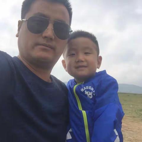陪着儿子去远行