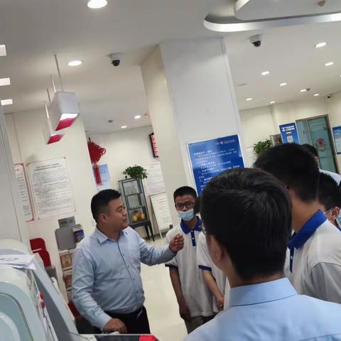 我是小小银行家，金融知识普万家    ——县一中北校区到滨海工行开展“我是小小银行家”社会实践活动