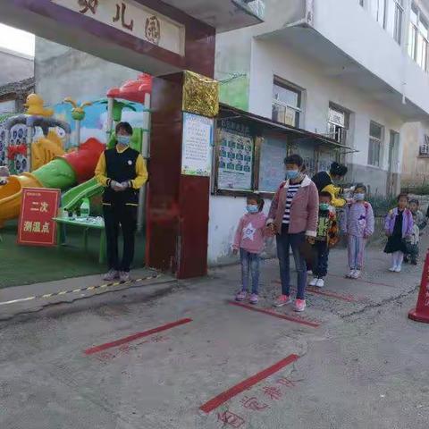 幼儿园丰富多彩的一天