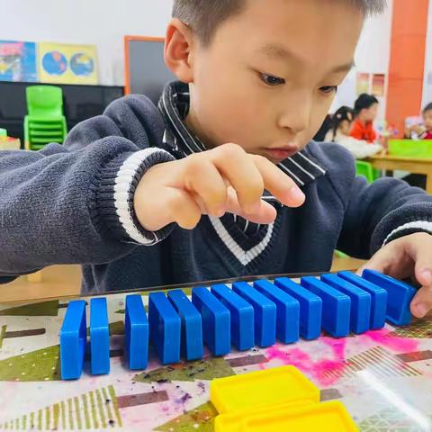 中一班——多米诺骨牌