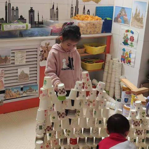 小二班区域活动——纸杯搭建