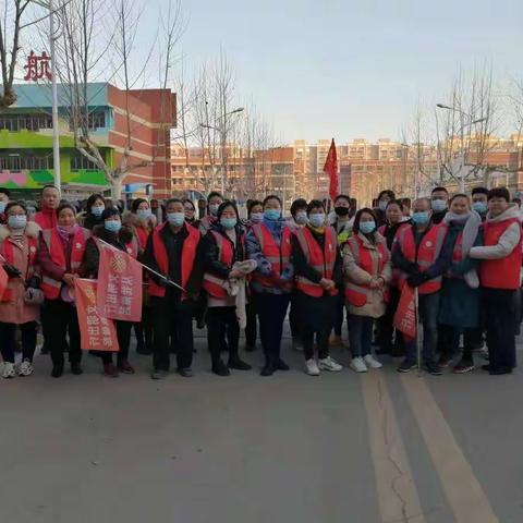 冬日暖阳，温暖守护～二年级十九班安全护航执勤