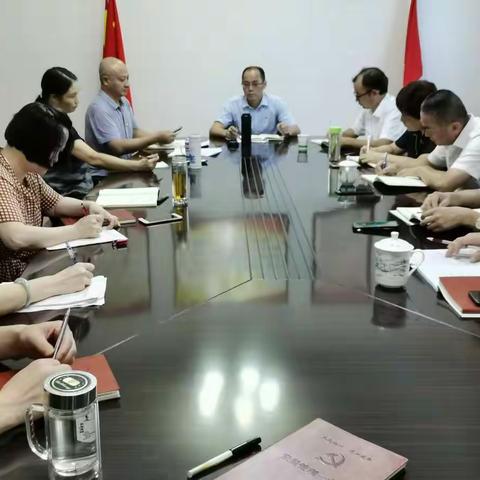 产业局总支书记周芳权同志讲党课