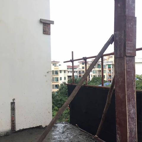 处理投诉件：秀英区长怡路6号全景花园小区秀景阁C502房住户违建阳台