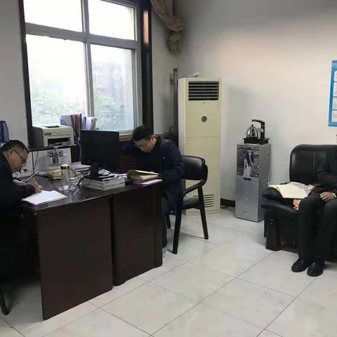 办第四党支部开展集中学习