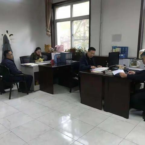 办第四党支部开展集中学习活动