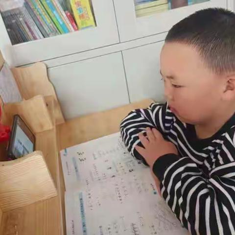 记录上网课实验小学一(7)班任奕霖