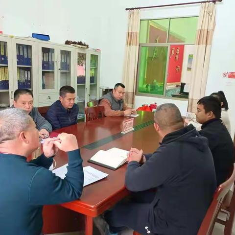 镇领导下村指导工作并慰问村干部