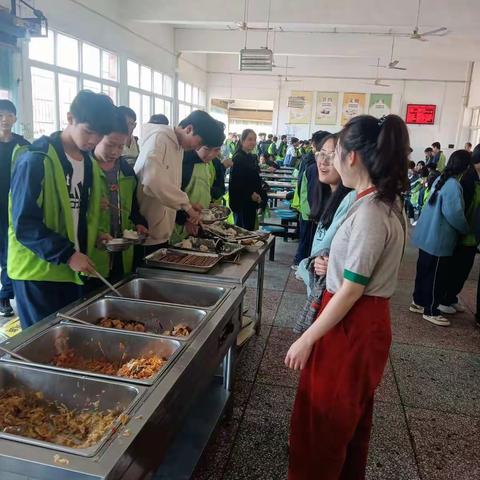 加强监管  提高品质———安定中学膳食委员会活动日