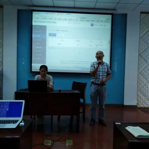 做好电子班牌，方便家校联系