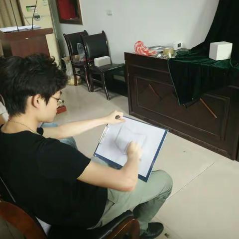 首期残疾人绘画班开班啦