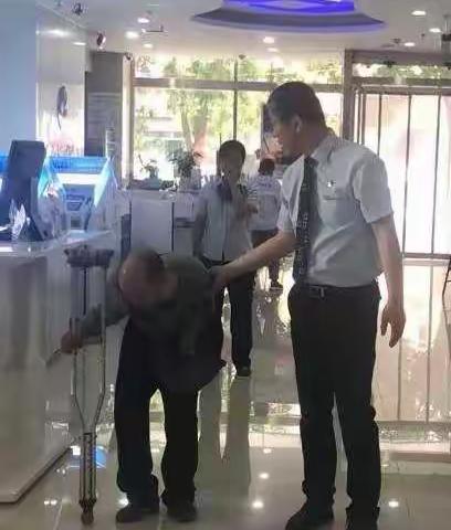 履行党员义务，南大街支行在行动