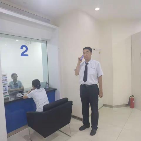 南大街支行晨会就“营业网点系统故障，系统停机或中断，网点无法正常营业”应急处置演练