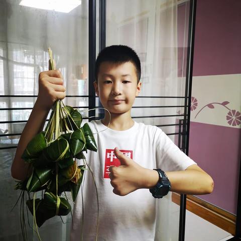 端午节里包粽子，欢乐多😆