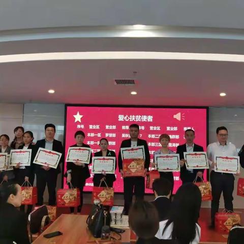 新华保险汉中中支召开“汲取力量担使命、奋发精神践初心”五一劳动节特别早会