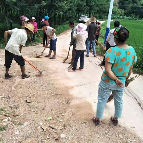 团街镇运昌村委会抓实人居环境提升行动