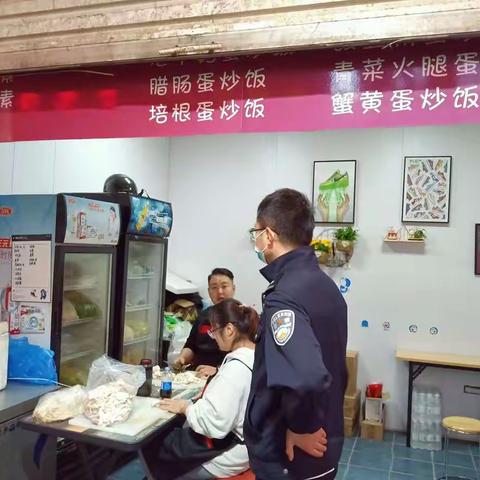 顺河回族区铁塔街道北门社区在辖区内宣传三零创建