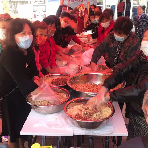 物华社区开展“九九重阳节，浓浓饺子香”包饺子活动