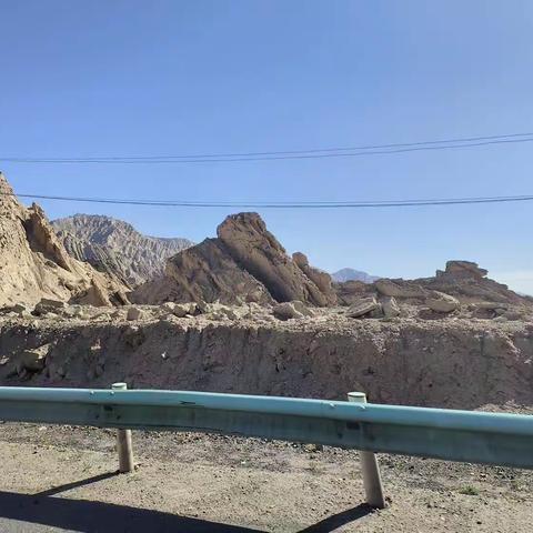 独库公路上的自然风光