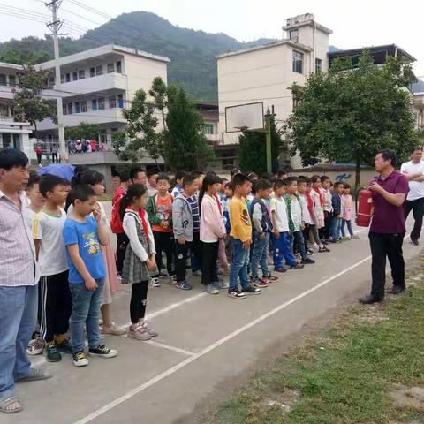 “防火防震，防患未然”—吕河镇敖院小学消防地震演练