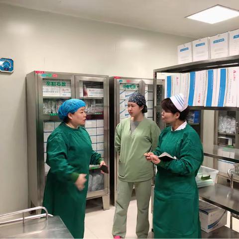 专业引领——任顾群主任在消毒供应室指导工作