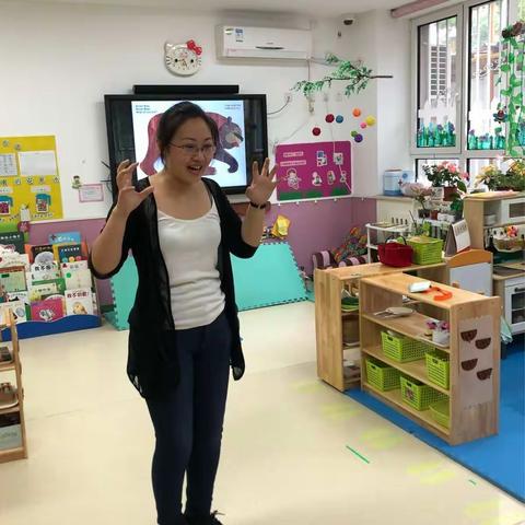 孩子们的新老师---包珈宜妈妈