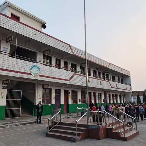 杨楼镇黎良小学周工作总结（12月14日—18日）