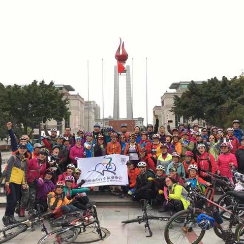 骑行绵阳体育馆（农博会）会展中心现场观赏万亩梨花朵朵开