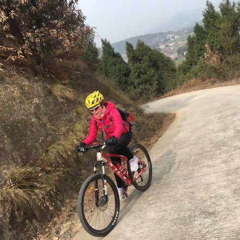 启动踏青模式 骑向魏城铁炉村闻千亩梅花…