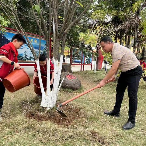 植树践初心 携手育桃李——三里镇中心小学植树节活动实纪