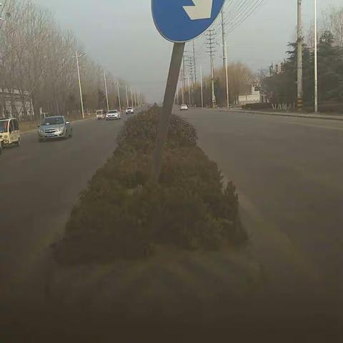 丰县公路站及时修复歪斜标志