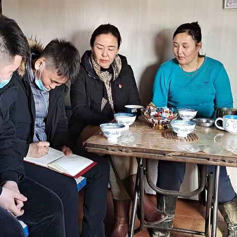 克尔伦苏木萨如拉嘎查走访牧户了解牧民生产生活安全情况