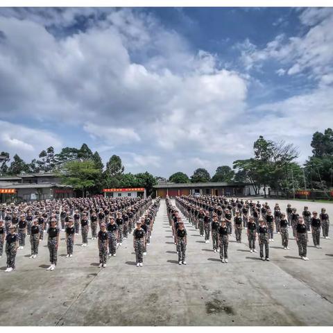 相识总是在九月——滨河实验中学初二（8）班社会实践活动