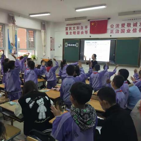 东胜区鸿波小学老师到福兴小学参加“清音雅韵”——东部学校教研活动