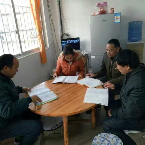 小组合作，共同进步一一一一横县石塘镇小学数学三班七组返岗研究活动