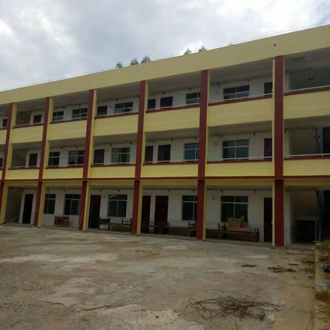 石塘镇陆村小学暑假加班义教均衡发展